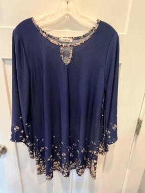 Jon & Anna Navy Floral Trim Top Medium Keyhole Neck 3/4 Sleeve